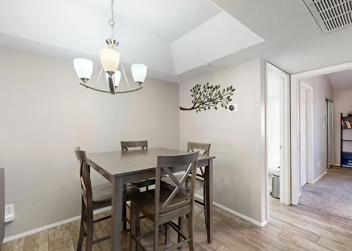Modern South Apartment *
